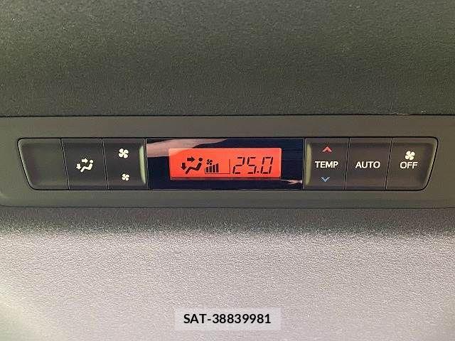 Toyota VOXY HYBRID 2017-10 8146996-8