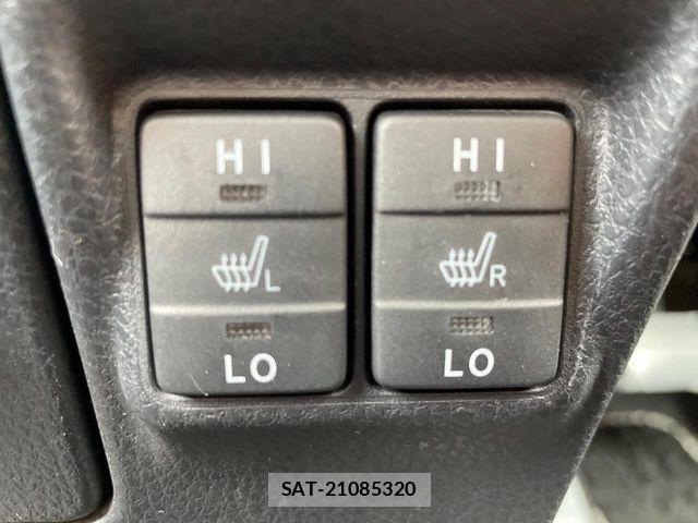 Toyota VOXY HYBRID 2021-09 8159511-8