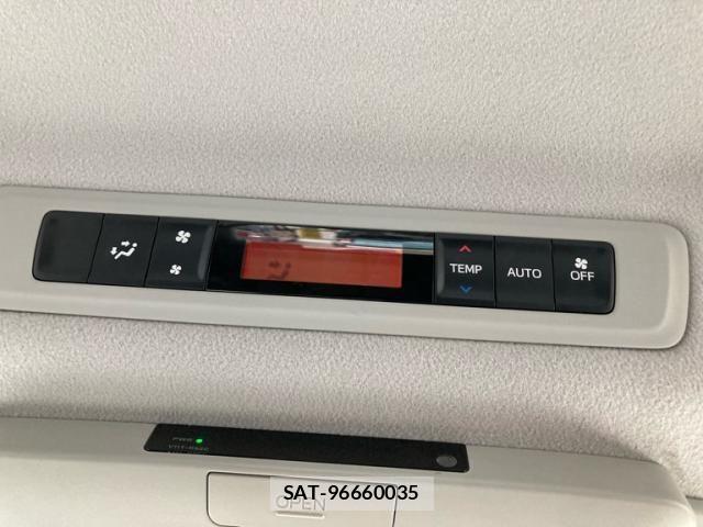 Toyota VOXY HYBRID 2015-02 8159516-19