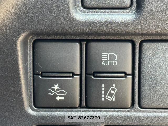 Toyota VOXY HYBRID 2019-07 8159513-24