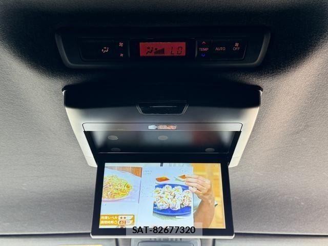 Toyota VOXY HYBRID 2019-07 8159513-28