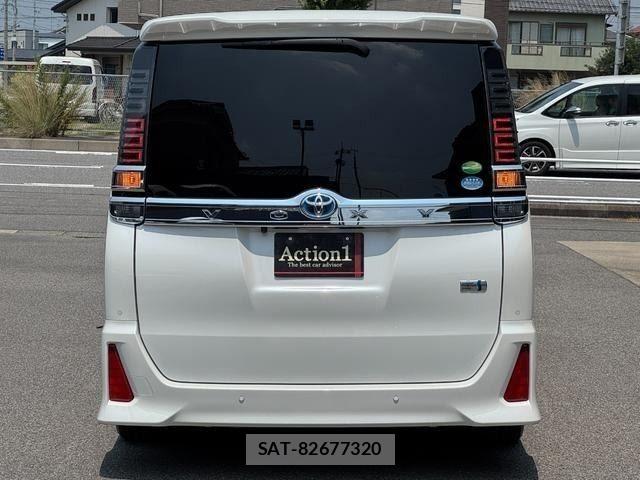 Toyota VOXY HYBRID 2019-07 8159513-4