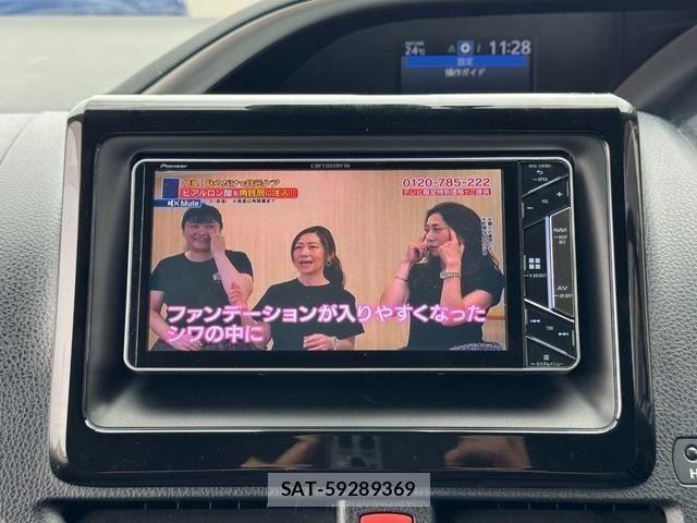Toyota VOXY HYBRID 2018-03 8159514-17