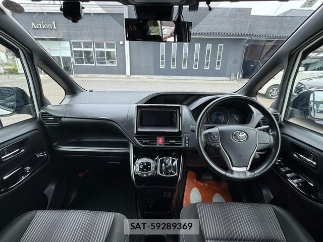 Toyota VOXY HYBRID 2018-03 8159514-1