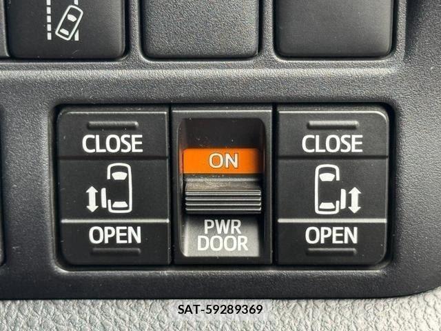 Toyota VOXY HYBRID 2018-03 8159514-21