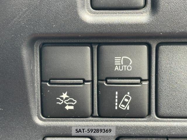 Toyota VOXY HYBRID 2018-03 8159514-22