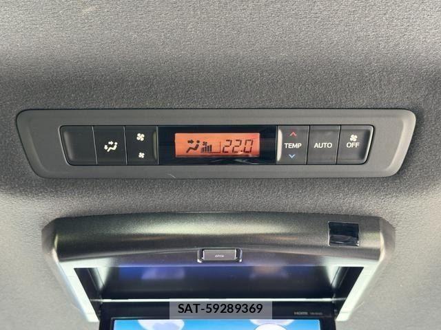Toyota VOXY HYBRID 2018-03 8159514-26