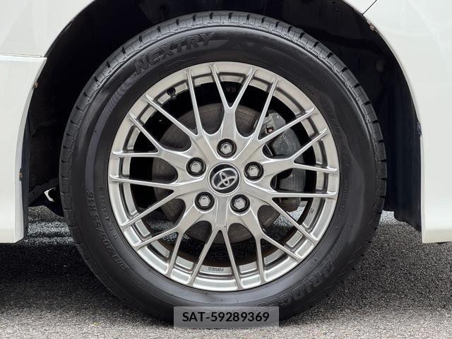 Toyota VOXY HYBRID 2018-03 8159514-7