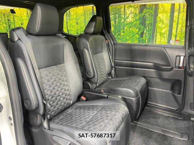 Toyota VOXY HYBRID 2023-07 8159500-8