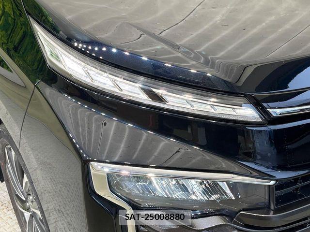 Toyota VOXY HYBRID 2022-11 8159509-12