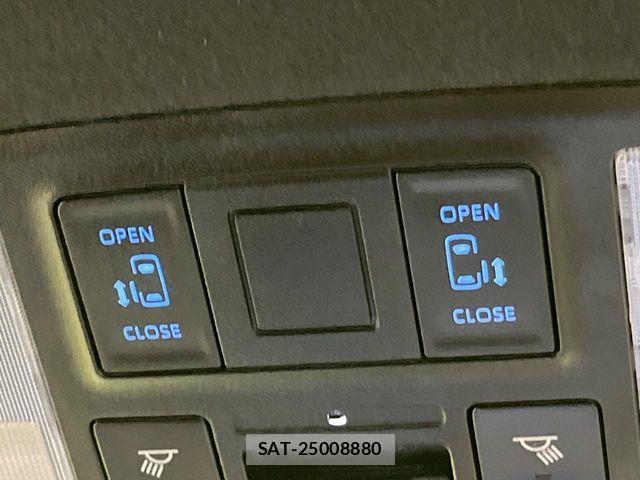 Toyota VOXY HYBRID 2022-11 8159509-2