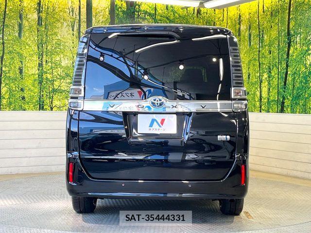Toyota VOXY HYBRID 2020-01 8210992-15