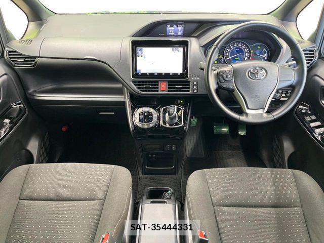 Toyota VOXY HYBRID 2020-01 8210992-1