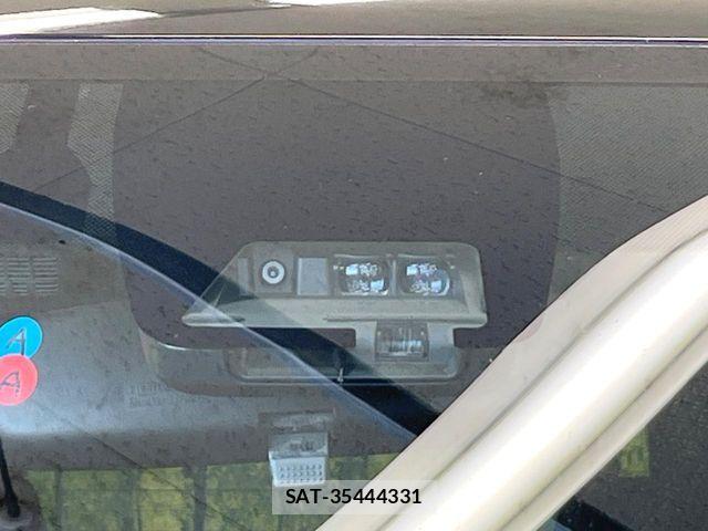 Toyota VOXY HYBRID 2020-01 8210992-2