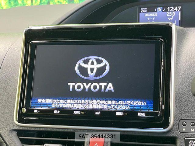 Toyota VOXY HYBRID 2020-01 8210992-3