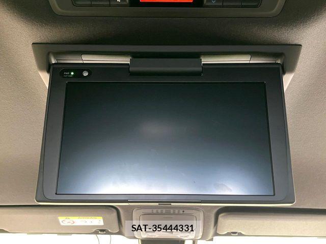 Toyota VOXY HYBRID 2020-01 8210992-4