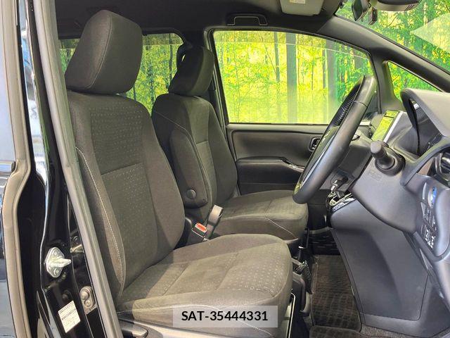 Toyota VOXY HYBRID 2020-01 8210992-7