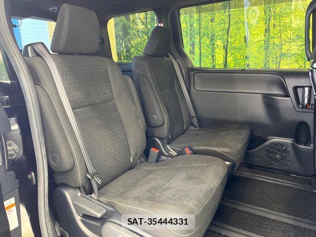 Toyota VOXY HYBRID 2020-01 8210992-8