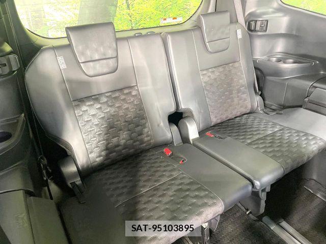 Toyota VOXY HYBRID 2023-03 8210987-9