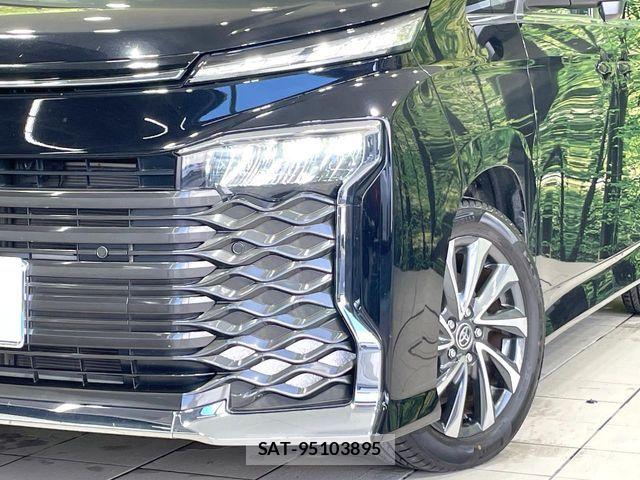 Toyota VOXY HYBRID 2023-03 8210987-12