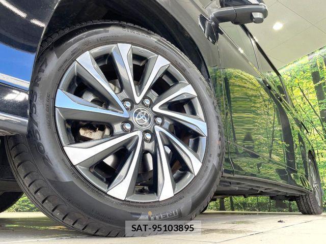 Toyota VOXY HYBRID 2023-03 8210987-13