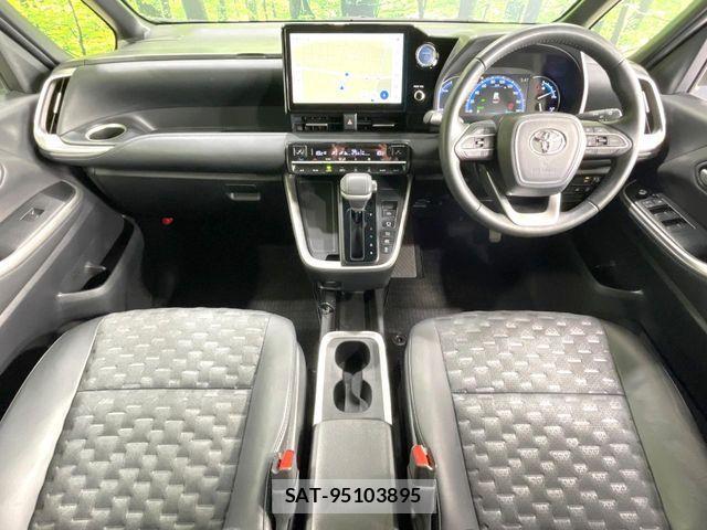 Toyota VOXY HYBRID 2023-03 8210987-1