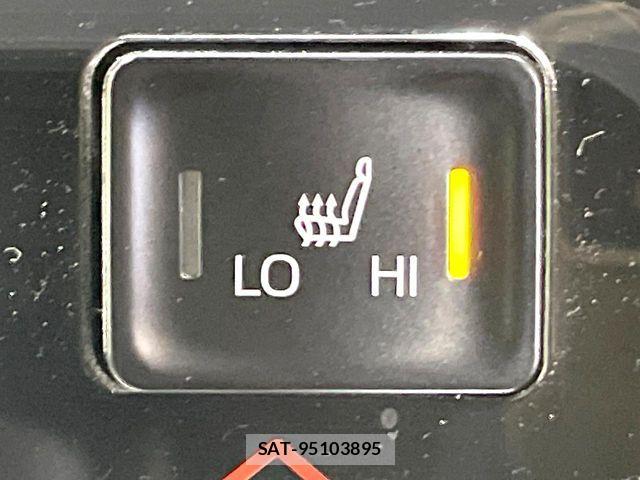 Toyota VOXY HYBRID 2023-03 8210987-6