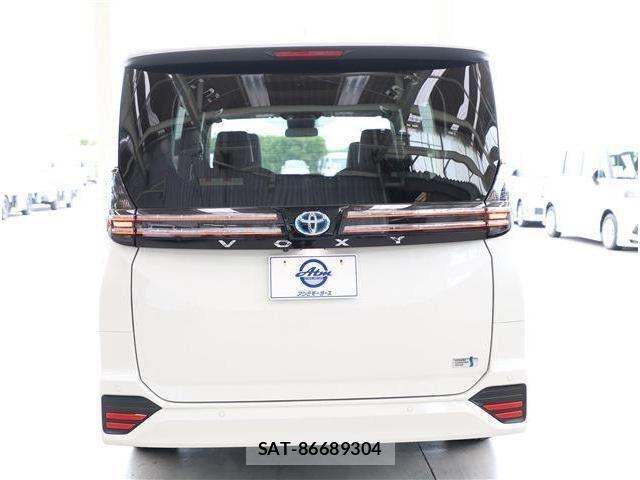 Toyota VOXY HYBRID 2025-06 8210978-24