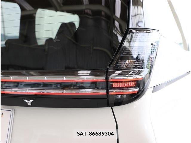 Toyota VOXY HYBRID 2025-06 8210978-28