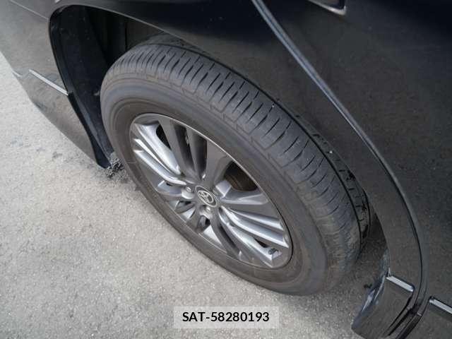 Toyota VOXY HYBRID 2023-12 8210986-9