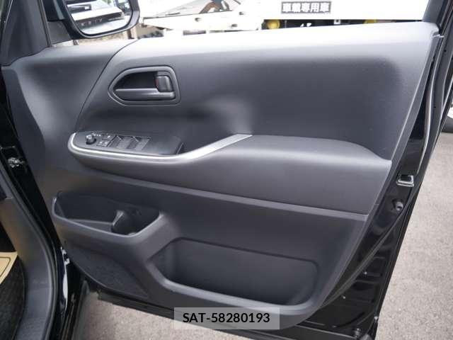 Toyota VOXY HYBRID 2023-12 8210986-10