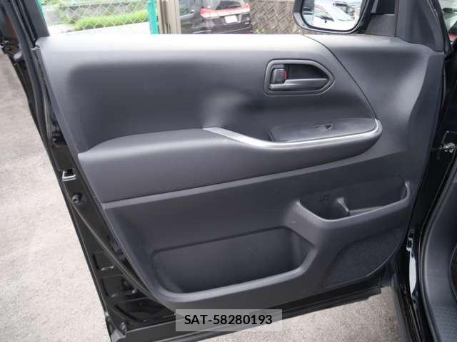 Toyota VOXY HYBRID 2023-12 8210986-12