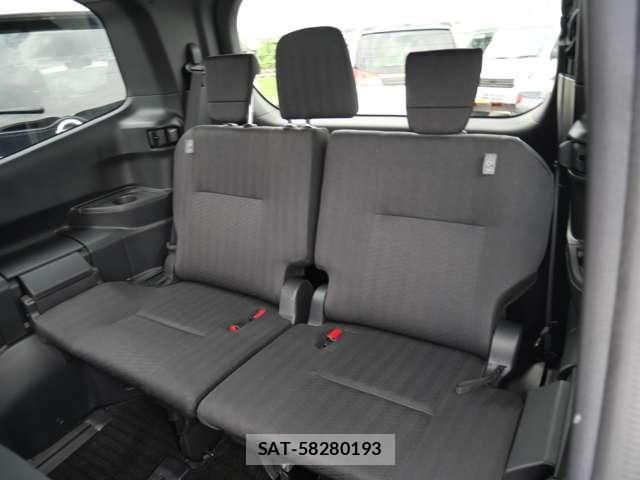 Toyota VOXY HYBRID 2023-12 8210986-15