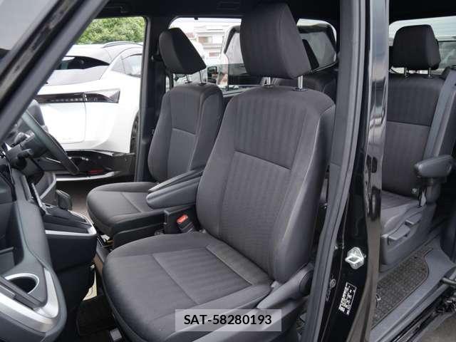 Toyota VOXY HYBRID 2023-12 8210986-17