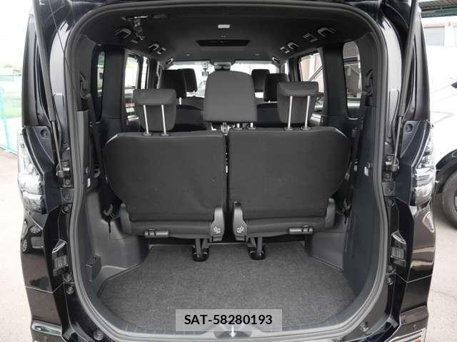 Toyota VOXY HYBRID 2023-12 8210986-20