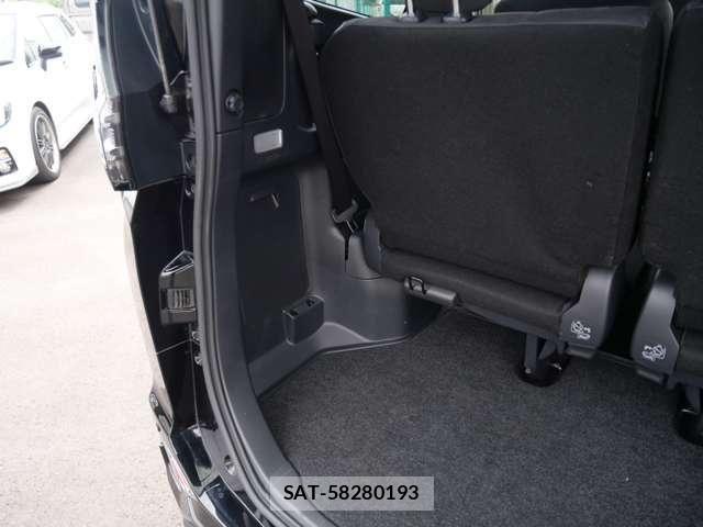 Toyota VOXY HYBRID 2023-12 8210986-21