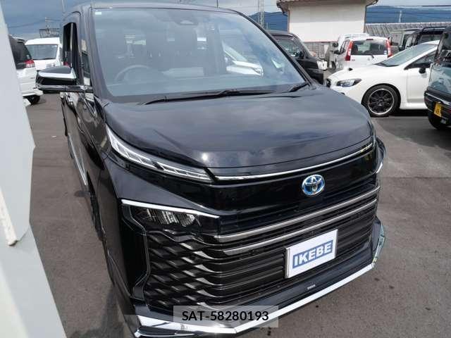 Toyota VOXY HYBRID 2023-12 8210986-3