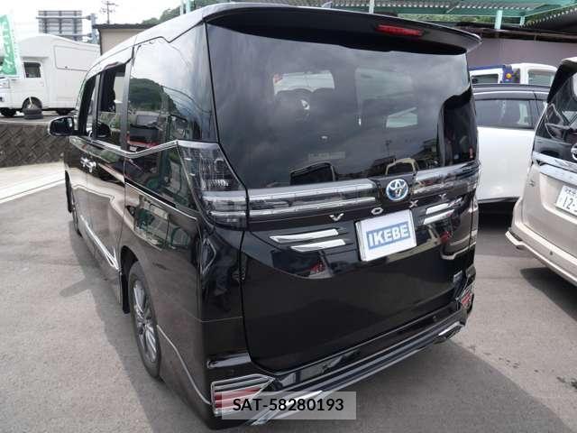 Toyota VOXY HYBRID 2023-12 8210986-4