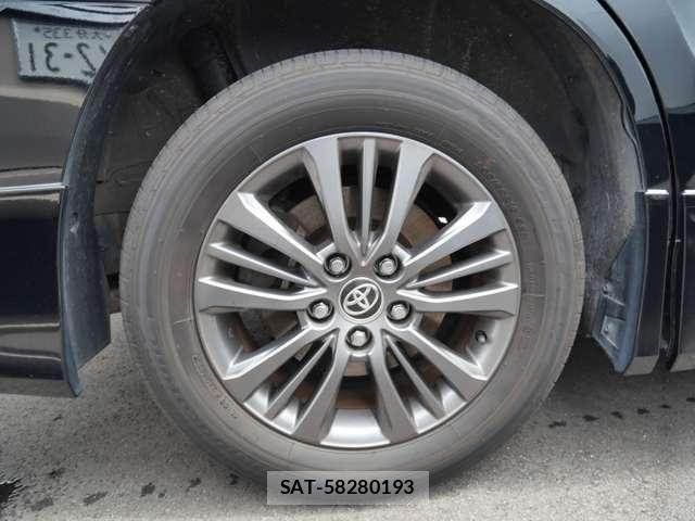 Toyota VOXY HYBRID 2023-12 8210986-7