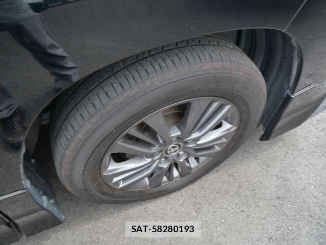 Toyota VOXY HYBRID 2023-12 8210986-8