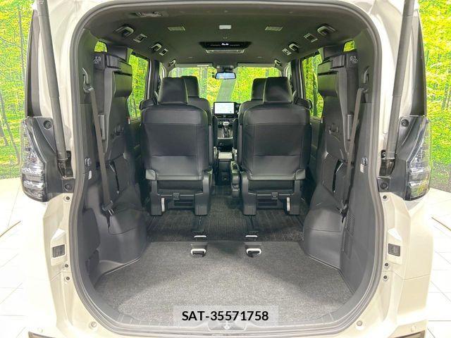 Toyota VOXY HYBRID 2023-10 8210972-10