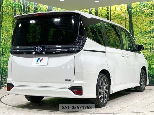 Toyota VOXY HYBRID 2023-10 8210972-16