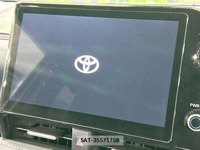 Toyota VOXY HYBRID 2023-10 8210972-3
