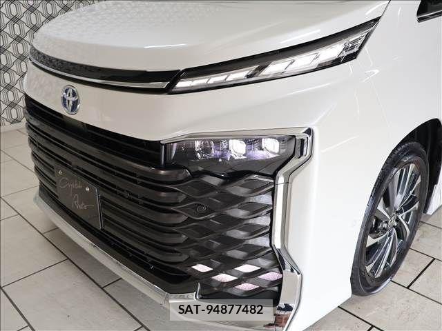 Toyota VOXY HYBRID 2024-07 8210975-15