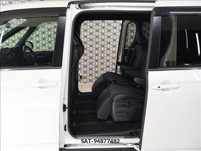 Toyota VOXY HYBRID 2024-07 8210975-17