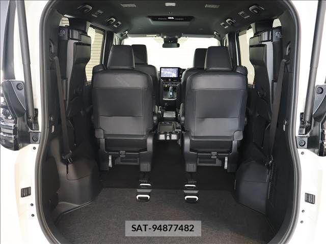 Toyota VOXY HYBRID 2024-07 8210975-19