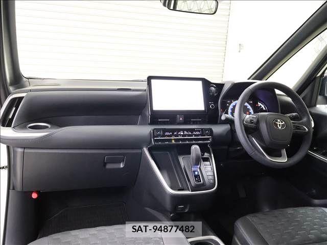 Toyota VOXY HYBRID 2024-07 8210975-2