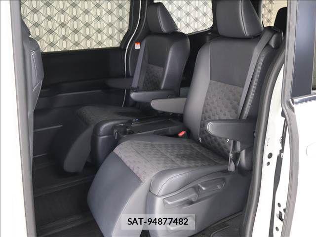 Toyota VOXY HYBRID 2024-07 8210975-7