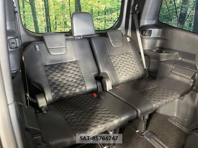 Toyota VOXY HYBRID 2023-01 8210970-9