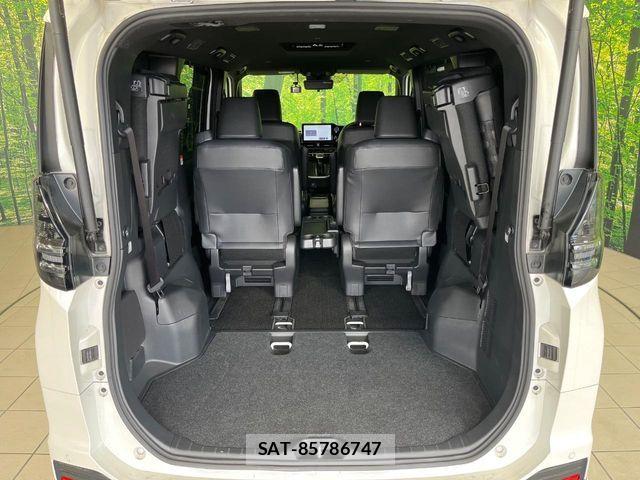 Toyota VOXY HYBRID 2023-01 8210970-10